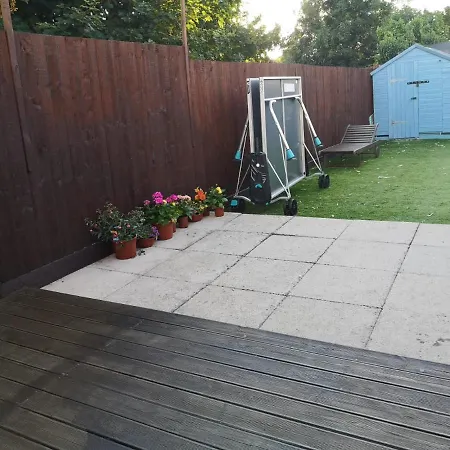 3 Bedroom And Garden In North * Bristol