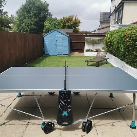 3 Bedroom And Garden In North Hébergement de vacances Bristol