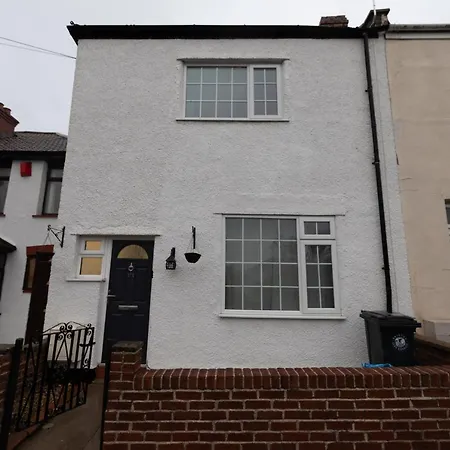 Ferienhaus 3 Bedroom And Garden In North