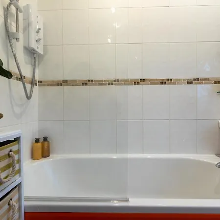 3 Bedroom And Garden In North