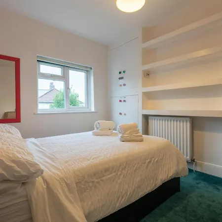 Holiday home 3 Bedroom And Garden In North