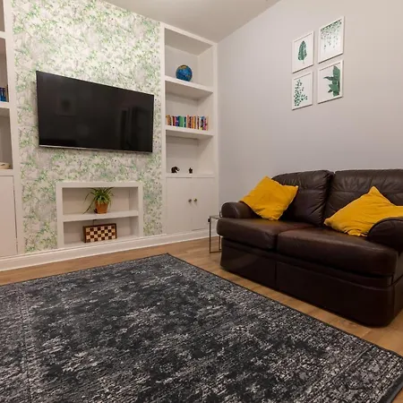 3 Bedroom And Garden In North Prázdninový dům