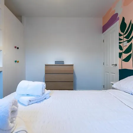 3 Bedroom And Garden In North Prázdninový dům