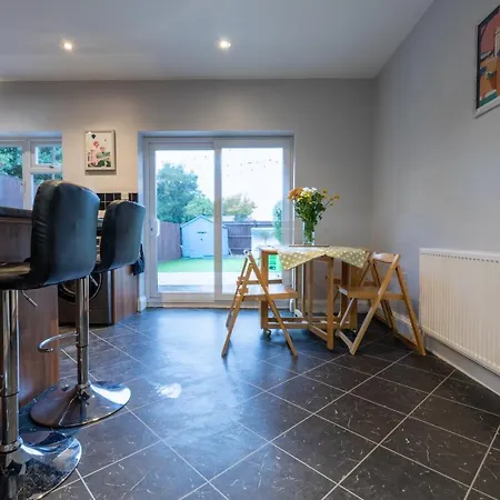 Holiday home 3 Bedroom And Garden In North