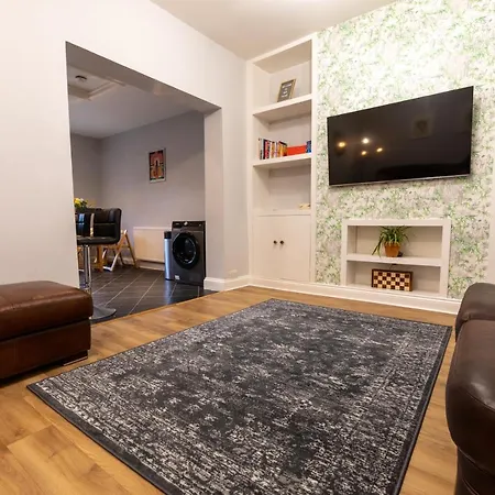 3 Bedroom And Garden In North * Bristol