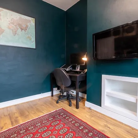 3 Bedroom And Garden In North Prázdninový dům *