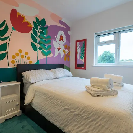 3 Bedroom And Garden In North * Bristol