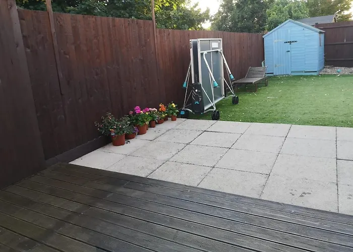 3 Bedroom And Garden In North * Bristol