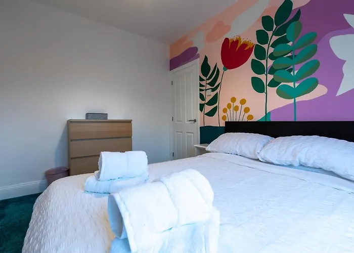 3 Bedroom And Garden In North Casa vacanze *