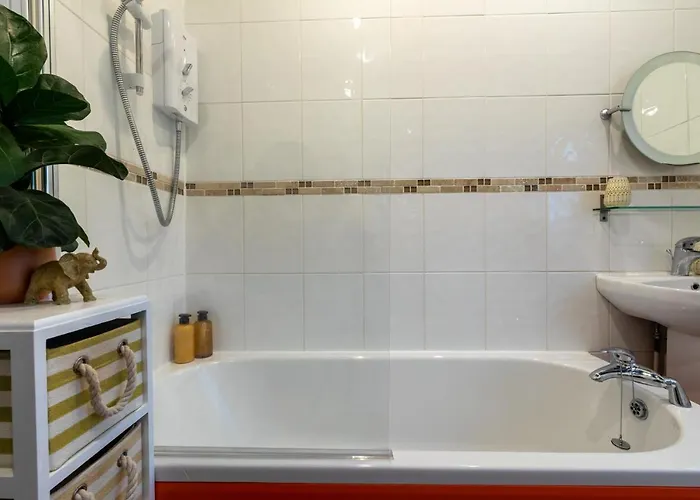 3 Bedroom And Garden In North