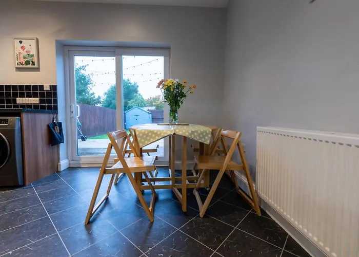 3 Bedroom And Garden In North * Bristol