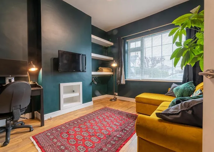 3 Bedroom And Garden In North Ferienhaus *