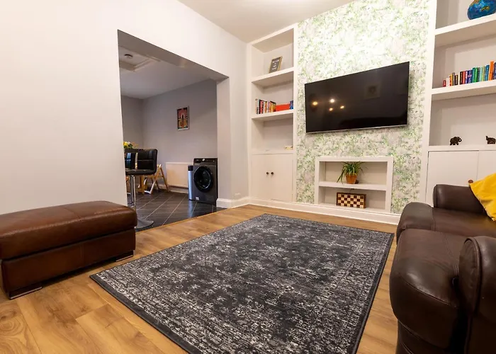 3 Bedroom And Garden In North * Bristol