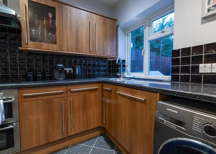 3 Bedroom And Garden In North Bristol