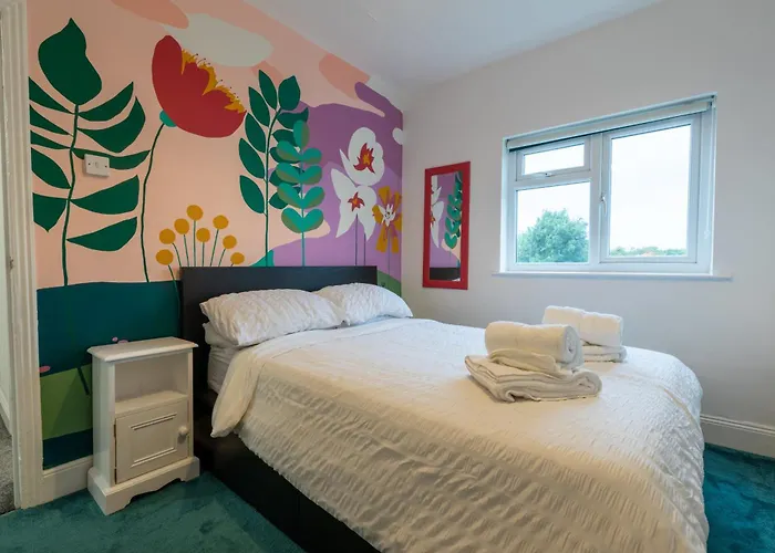 3 Bedroom And Garden In North * Bristol