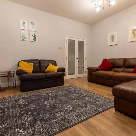 3 Bedroom And Garden In North