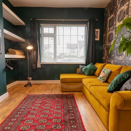 Casa vacanze 3 Bedroom And Garden In North *