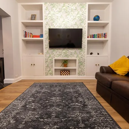 Casa vacanze 3 Bedroom And Garden In North *