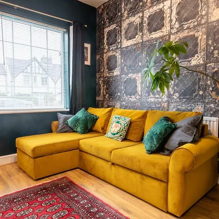 3 Bedroom And Garden In North Casa vacanze