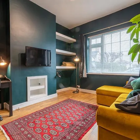 3 Bedroom And Garden In North Semesterbostad *
