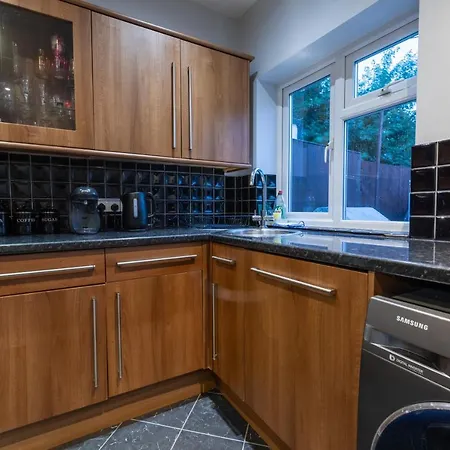 3 Bedroom And Garden In North Bristol