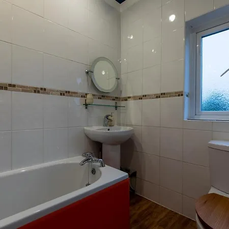 3 Bedroom And Garden In North Casa vacanze